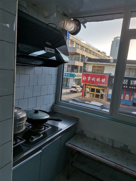 繽紛上街附近的一樓出租，家具家電齊全