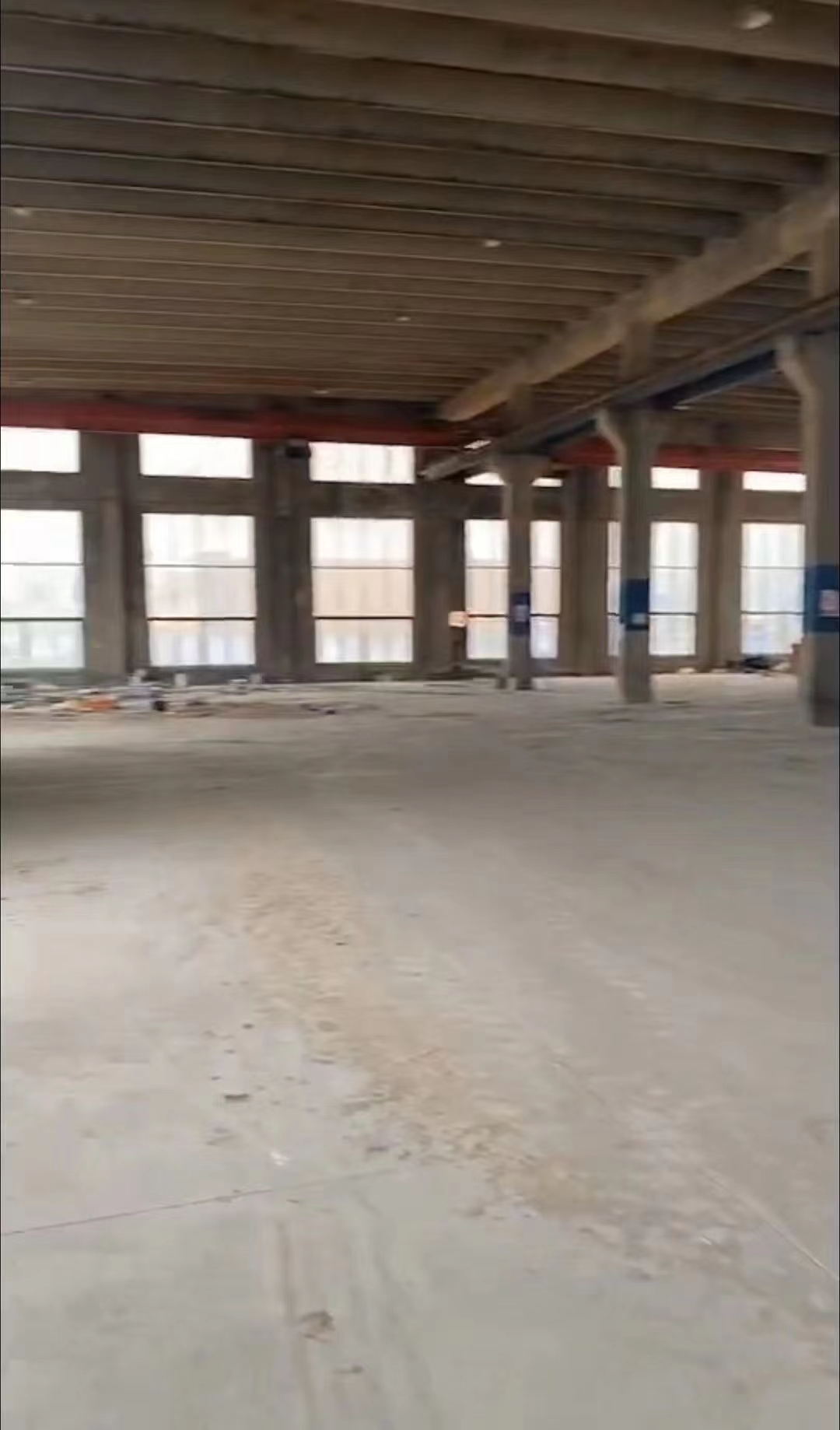 出租義烏東工業(yè)用地廠房1200平，有航吊