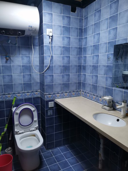 長江匯泉商廈精裝公寓出租，家具家電齊全