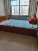 實(shí)驗(yàn)中學(xué)北興隆街多層住人3樓120平4室1100元/月年租起