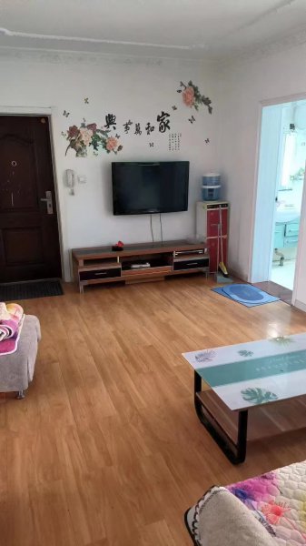 燕南街住人一樓118.11平3室家具家電齊全，月租900元。